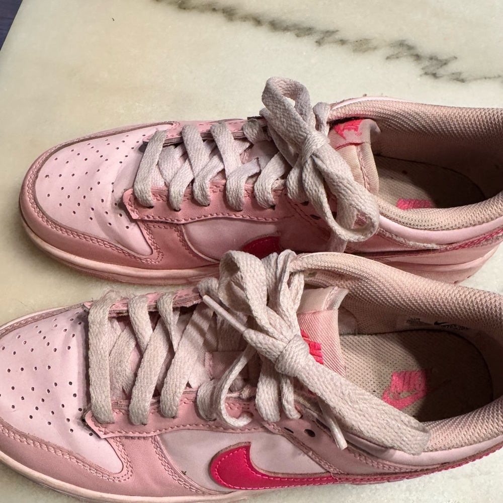 Used light Pink and hot pink nike dunk low Sneakers